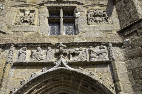 Bild: Eingang in die Chapelle Notre-Dame de la Clarté in Perros-Guirec  