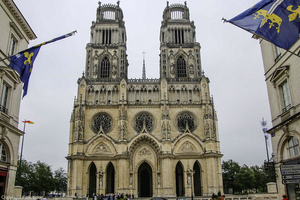 Bild: Fassade der Cathédrale Sainte-Croix d´Orléans in Orléans