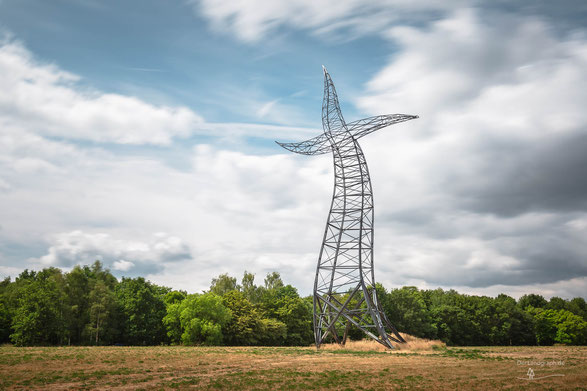 Der tanzende Strommast Zauberlehrling in Oberhausen im Ruhrgebiet