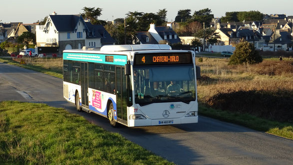 Mercedes O530 Citaro 1 N numéro 77 en service sur la ligne 4 du réseau KSMA de Saint-Malo Agglomération, ici vu après l'arrêt Davier.