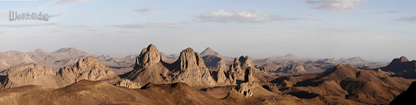 ALG01 - Algerien, Blick vom Assekrem 2726 Meter, Blick in das Hogger Gebirge