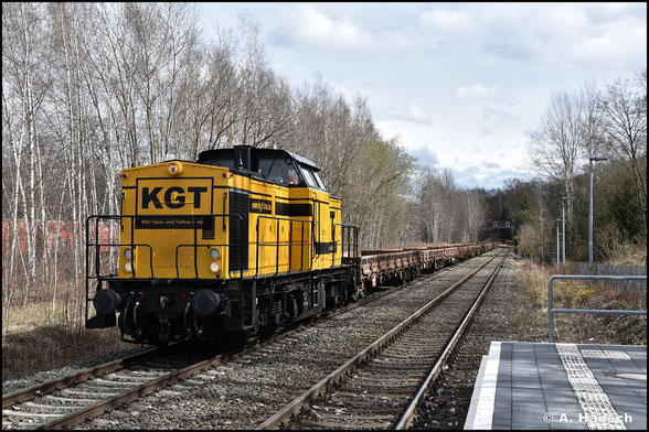 Mit Res-Wagenzug hat 203 135-9 (KGT 203 728) am 07. April 2022 den Hp Chemnitz-Küchwald erreicht 