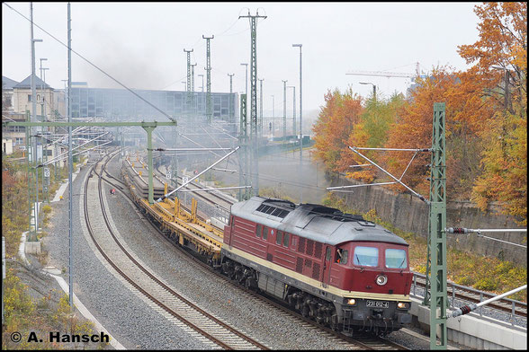 Am Morgen des 30. Oktober 2015 verlässt 231 012-6 mit DBV 93592 nach Königsborn den Chemnitzer Hbf. Geladen sind Altschwellen die von Gleisbauarbeiten in Chemnitz-Hilbersdorf stammen