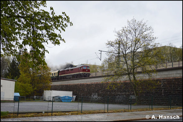 Eher selten, wegen der fehlenden Zugheizung, kommt die 231 zu Sonderzugehren. Am 22. April 2017 befördert 231 012-6 den DPE 20980 durch´s Chemnitzer Stadtgebiet