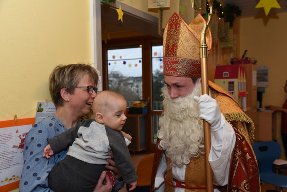 Auch die Kleinsten wollten den Nikolaus treffen. © Katrin Sijbom