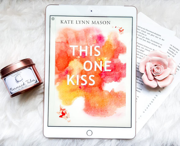 This One Kiss“ von Kate Lynn Mason