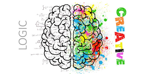Bild von Elisa Riva auf Pixabay: Gehirn mit Formeln und Farben Text links: "LOGIC"; Text rechts: "CREATIVE"