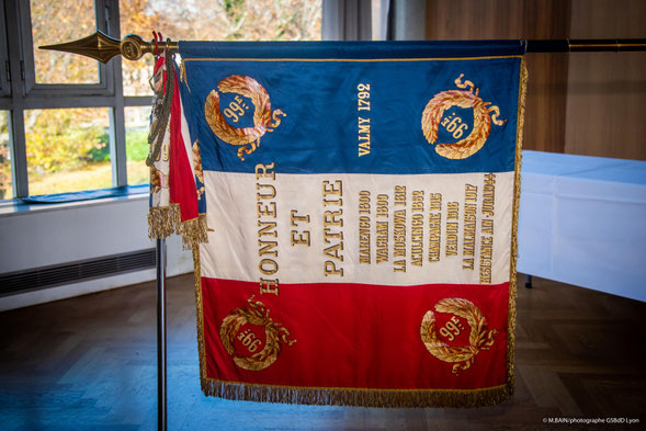 Le drapeau du 99e R.I. à son retour à Lyon, le 28 novembre 2019
