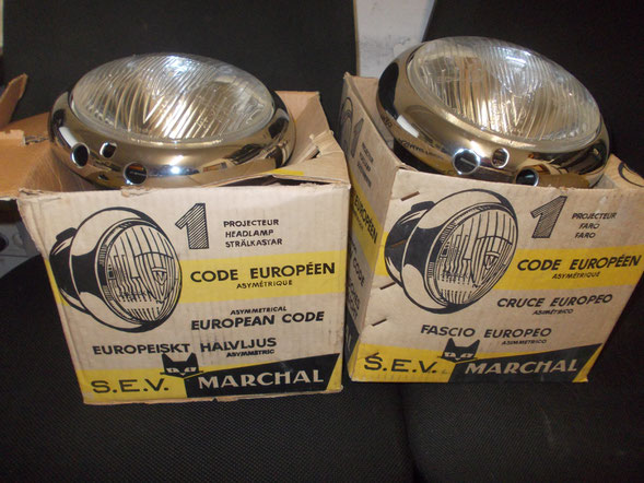 Paire de phares S.E.V MARCHAL neuf complet a cuvelage tour de phare ! 450€ plus frais d'envois sur devis .
