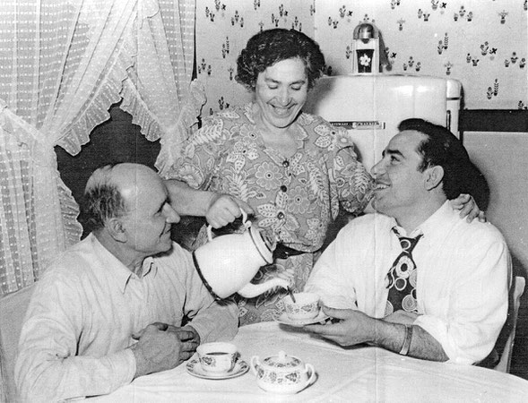 Papà Pietro, mamma Paolina e Yogi (Foto da Yogi Berra Museum)