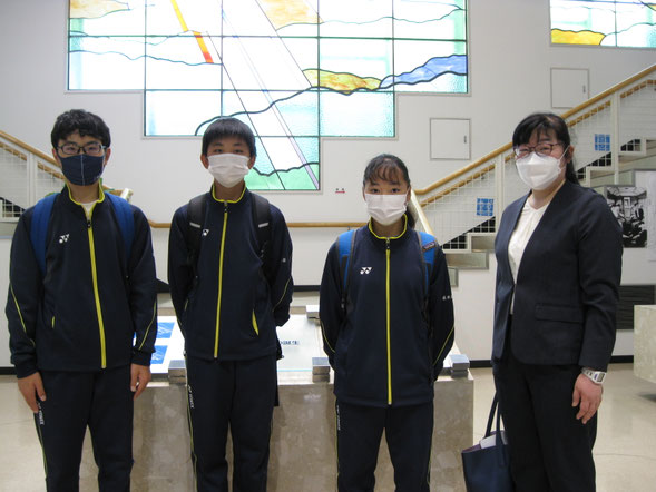 トムラウシ小中学校の皆さんと菅谷先生