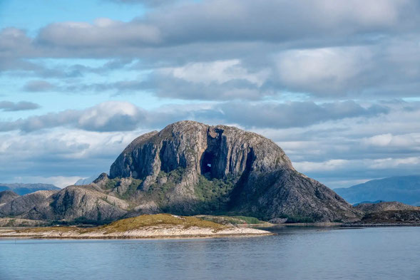 Torghatten ©Hurtigruten - Andrea Klaussner