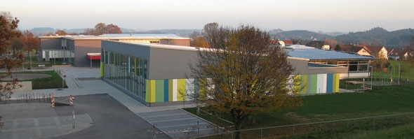 Sporthalle, Schule, Mehrzweckhalle und Bürgersaal