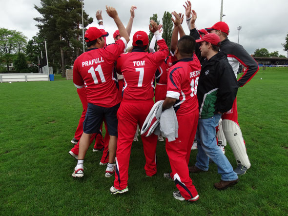 Winterthur Cricket Club team huddle