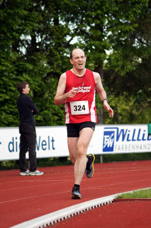 Marco Steiner gibt alles über die 5000 m in Karlsfeld