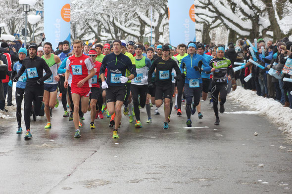 1200 Starter beim 27. Silvesterlauf in Kempten - hinter der 314 läuft Steffen Wittmann (Bild: Laufticker.de / JH)