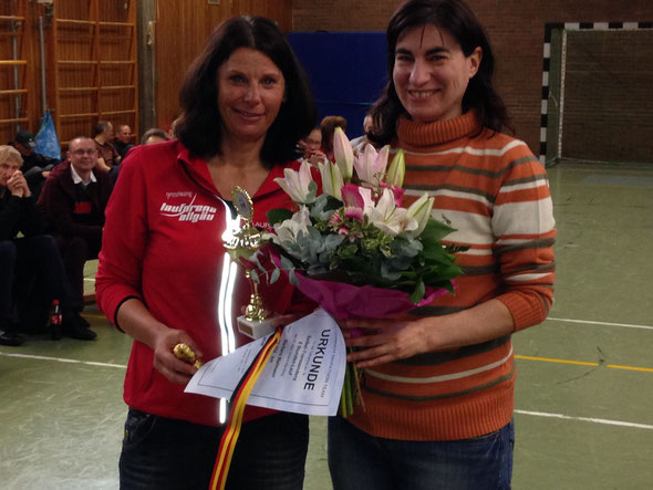 Barbara Mallmann gewinnt den 6h-Lauf in Nürnberg bei den Damen sowie in ihrer Altersklasse. Herzlichen Glückwunsch!