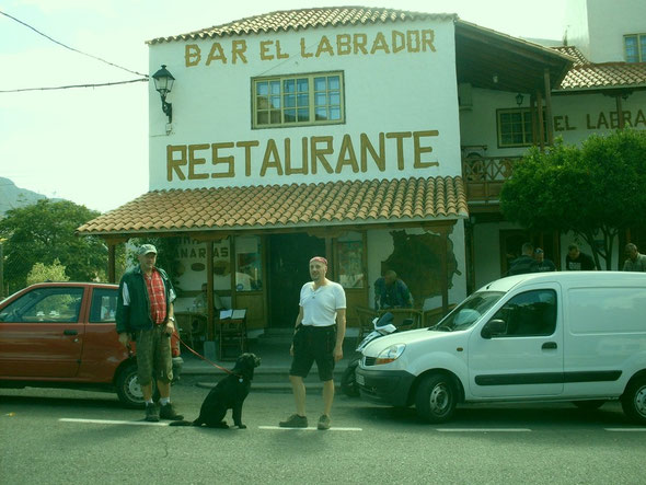 Ayla lebt in den Wintermonaten mit uns auf Gran Canaria, hier ein Restaurant in Fataga, das wir gerne wegen des Namens besuchen