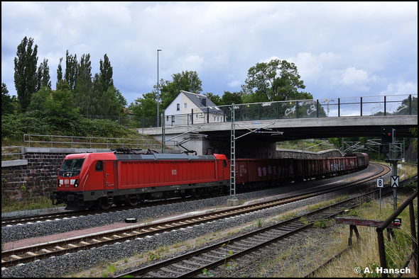 Mit dem EZ 51621 rollt 187 145-8 am 25. Juli 2023 durch Chemnitz-Süd