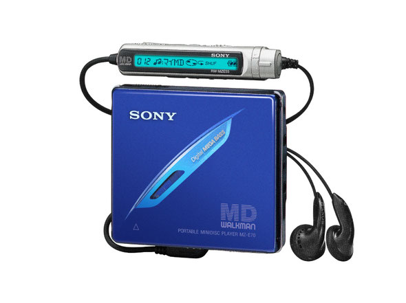 SONY MDウォークマン MZ-E70 光沢塗装などポップな3色のバリエーション ジャケットサイズの