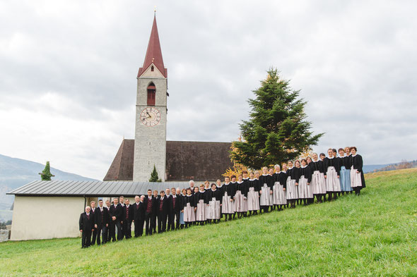 Der Kirchenchor in Feldthurns...