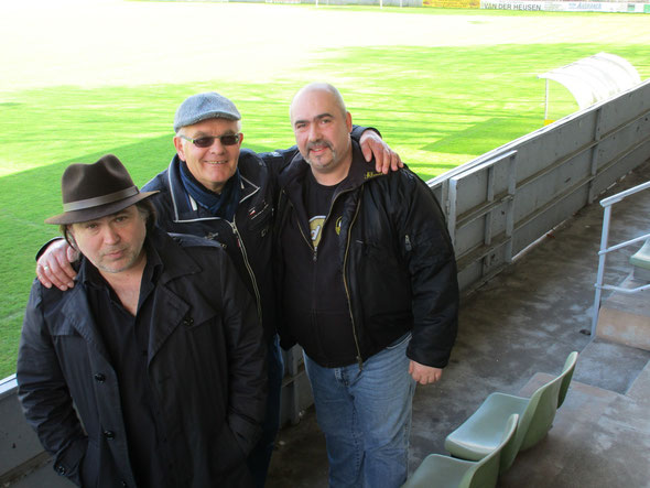 Kurz vor Drehbeginn, von links nach rechts: Adnan G. Köse (Regisseur), Dieter Gosch (Ex-VfB-Jugendtrainer) und Klaus Schwan (2. Vorstandsvorsitzender).