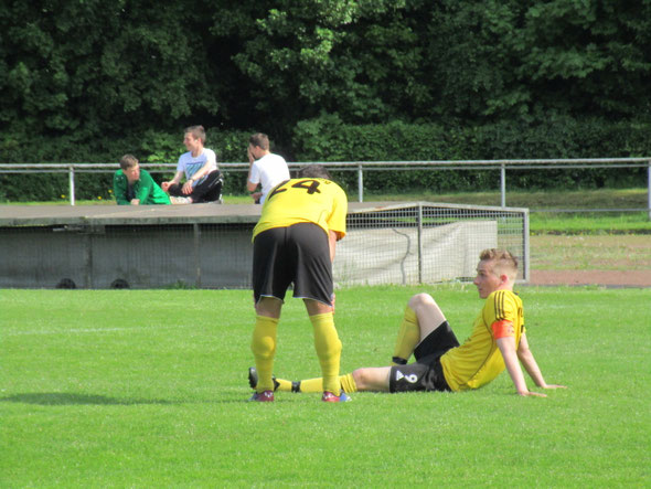 Aufstieg wurde vertragt. Hasan Dogan (links) und Manuel Viltuznik (rechts) nach dem Spiel.
