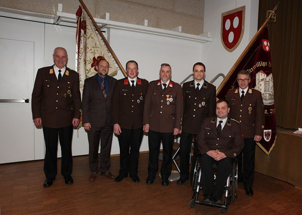 v.l.n.r. AK Thomas Triendl, BGM Paul Hauser, KDT Franz Auckenthaler, KDT-STV Markus Gschliesser, SF Armin Gschnitzer, KA Bernhard Seehauser, BFK Reinhard Kircher