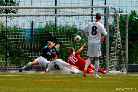 16. Spielminute, die "Berger" erzielen den Treffer zum 0:1.