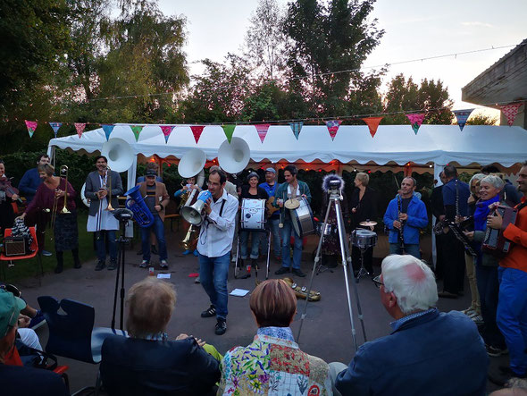 Un final très festif avec la Fanfare Demi-Écrémée