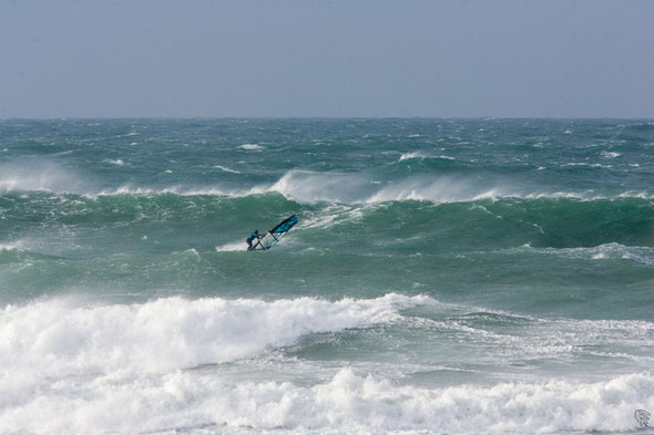 Sud 30-35 noeuds et 3,5 m de vague. Photos Pascal Bulot.