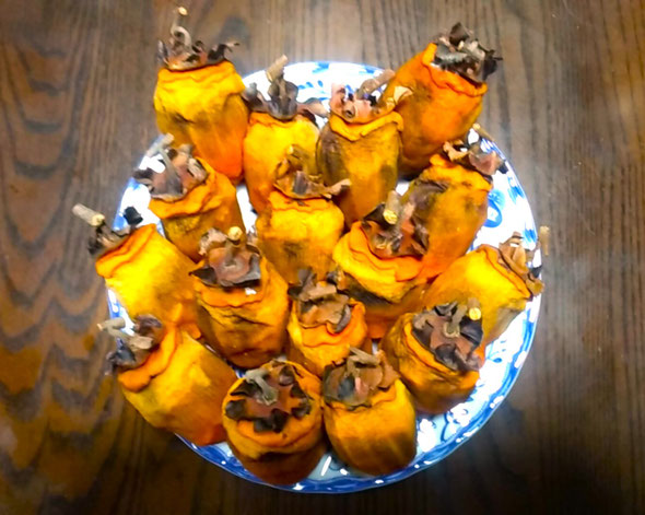 我が家の手作りの吊し柿は美味しいと子供たちから評判でした。　　　　　　・手作りはやはり旨しと吊し柿(和良)