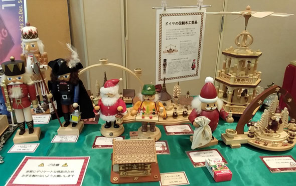 ドイツの手作りのクリスマス飾りはとても繊細で美しかったです。　　　・器用かなどれも手作りクリスマス(和良)