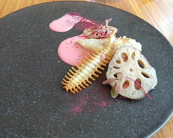 ホテルで行った新年会のコース料理のメインは舌平目でした。　　　　　　　・メインには舌平目なる新年会(和良)