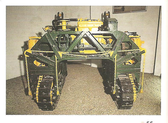 Photo tirée du livre "Un siècle de Tracteurs Agricoles" par Jean Renaud qui nous montre un Vidal enjambeur des années 20