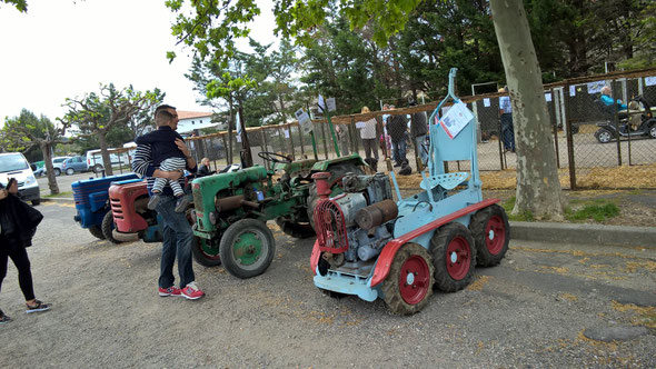 Le Feral, exposé à Villeveyrac à la Fête des traditions rurales le 3 Mai 2015, avec le Holder B10, le ransomes MG40 et le Staub AM10.