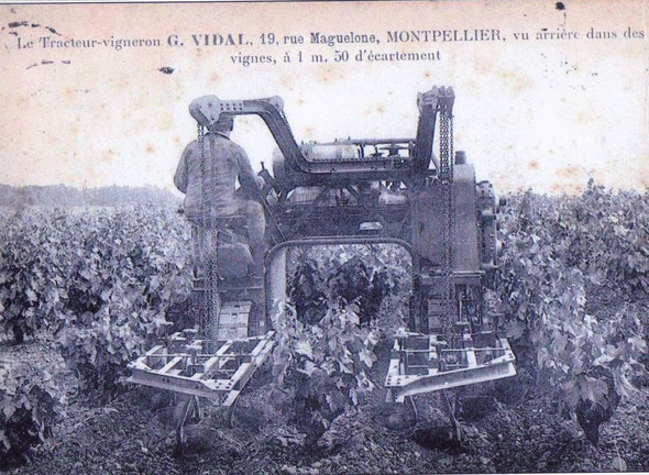 Une seconde carte postale du tracteur Georges Vidal vue arrière légèrement différente de la précédente.