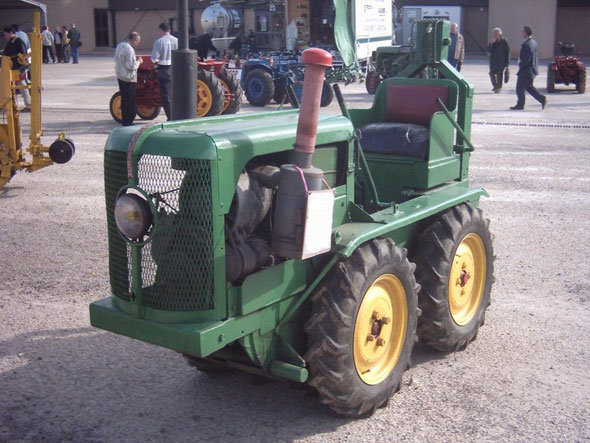 Le même tracteur exposé à Dionysud Béziers en 2004