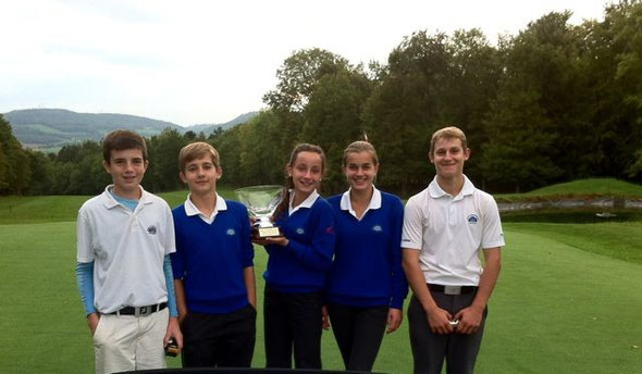 RONCEMAY CHAMPION DE BOURGOGNE DES ÉCOLES DE GOLF !!! FÉLICITATIONS AU PRO SÉBASTIEN DIGUERHER ET À SONIA ROCHETTE RESPONSABLE DE LÉCOLE DE GOLF QUI SUIT CES JEUNES DEPUIS 5 ANS