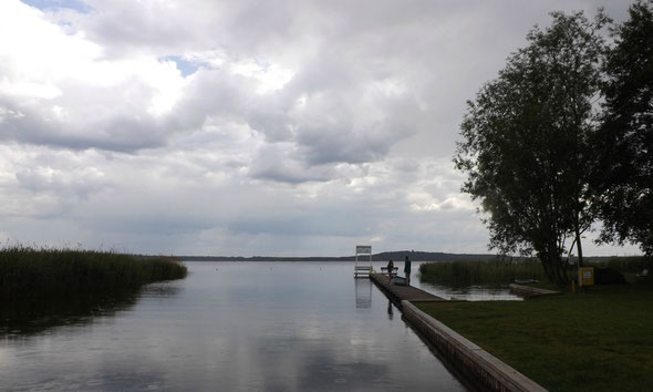 Der Wolziger See ist bei beginnendem Nieselregen besonders schön.