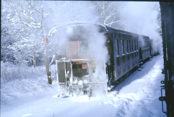 Sternhaus-Ramberg im Harz; Zugkreuzung, Zuglok 99 5901 (NWE 11), Zuglok des Gegenzzuges 99 5902