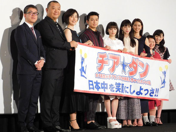 （左から）河合勇人監督、木下隆行さん（TKO）、天海祐希さん、真剣佑さん、広瀬すずさん、中条あやみさん、山崎紘菜さん、富田望生さん、福原遥さん