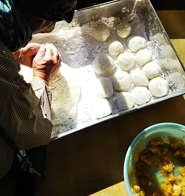 つきたてお餅にあんを入れて🍡