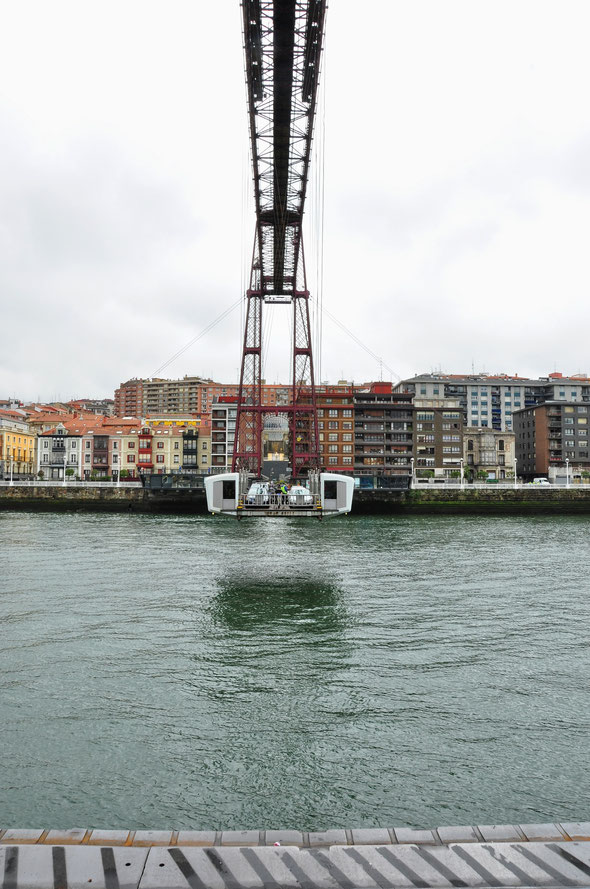 mit der Hängegondel in Portugeleto den Meereszugang von Bilbao überquert
