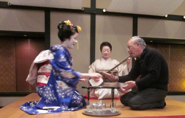 NO.33　芸子さんと「金毘羅船船で遊ぶ」京都東山山荘にて