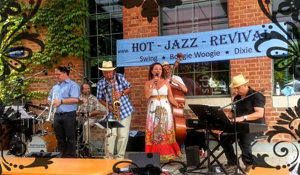 Guest performance with the Hot Jazz Revival Jazz Band