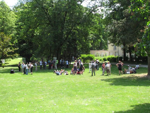 le rassemblement sur  la  pelouse du  PAR HEBERT  .  le  07/06/2015