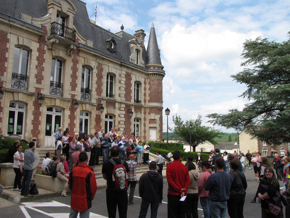 Oise  Verte et Bleu :  Au chateau des  Rochers avec  l' Association : FA.SI.LA. CHANTER  - Choeur Amateur Nogentais 