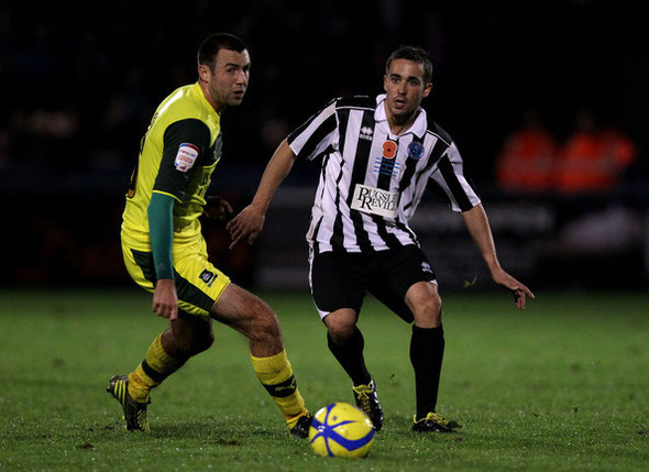 Txoperena alterna el primer equipo con el de los reservas del Dorchester Town.