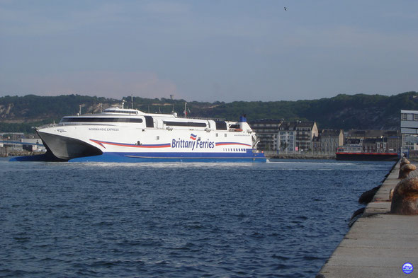 Normandie Express au Poste 3 de Cherbourg. Arrivée de 20h.(© lebateaublog 2013)